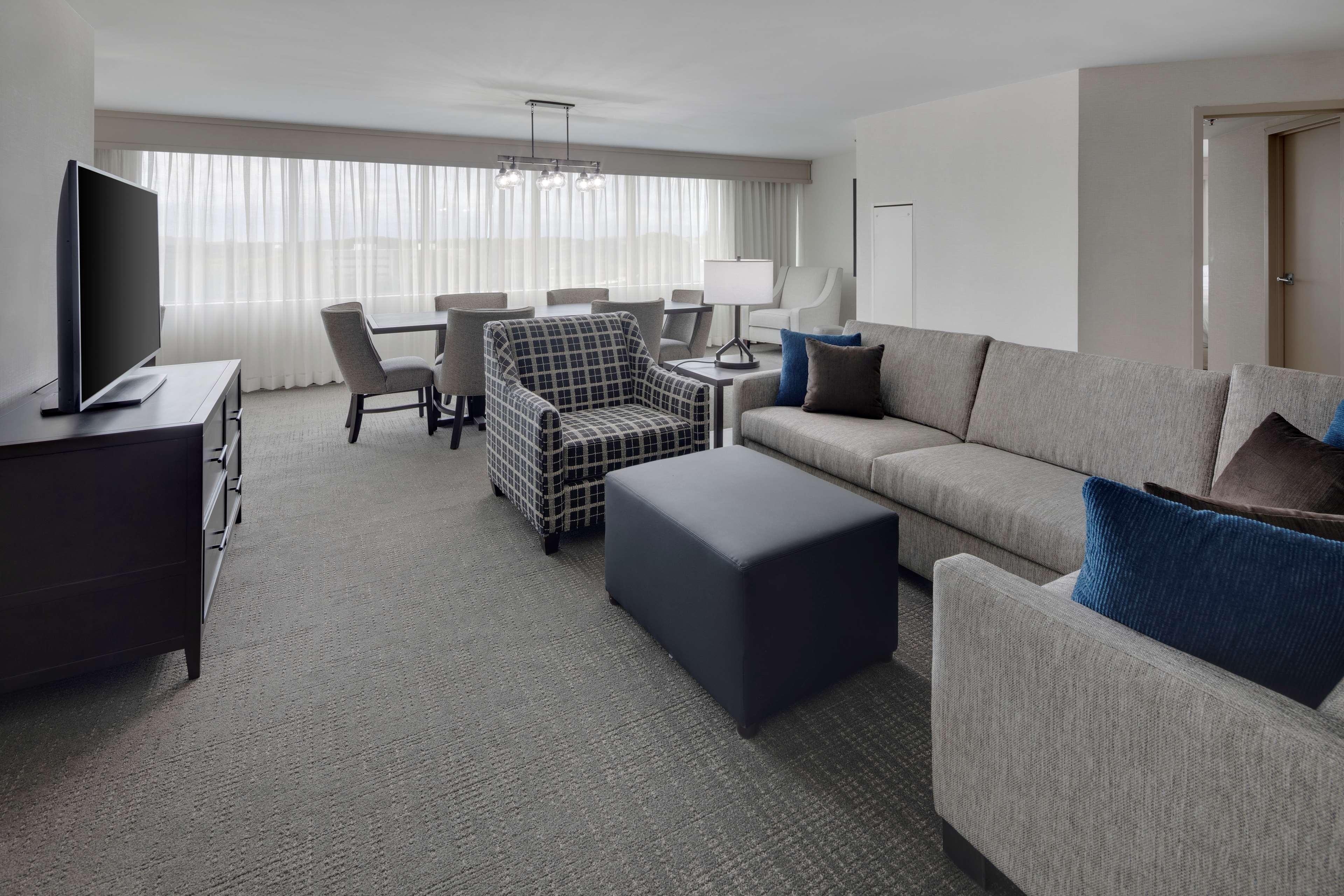 Embassy Suites By Hilton Detroit Troy Auburn Hills Esterno foto