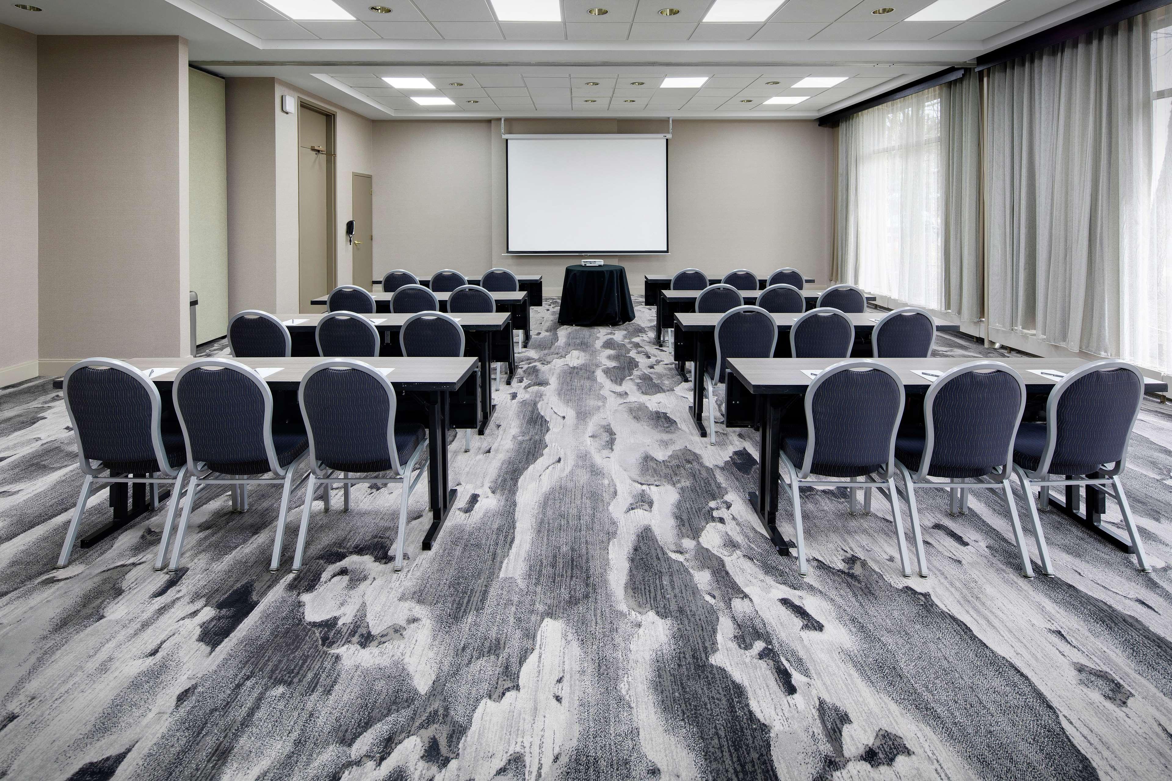 Embassy Suites By Hilton Detroit Troy Auburn Hills Esterno foto