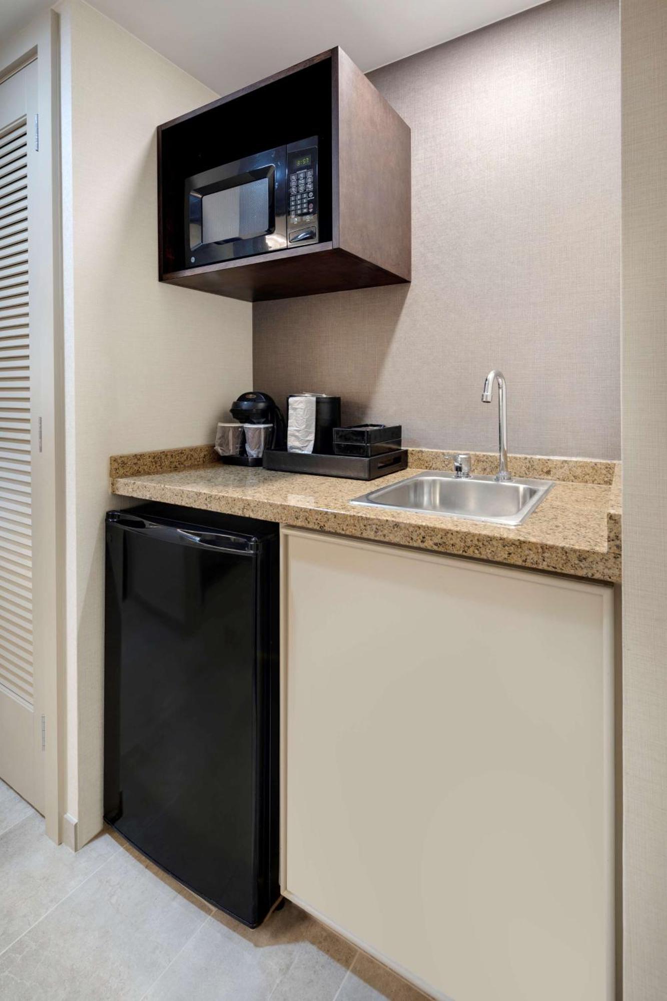 Embassy Suites By Hilton Detroit Troy Auburn Hills Esterno foto
