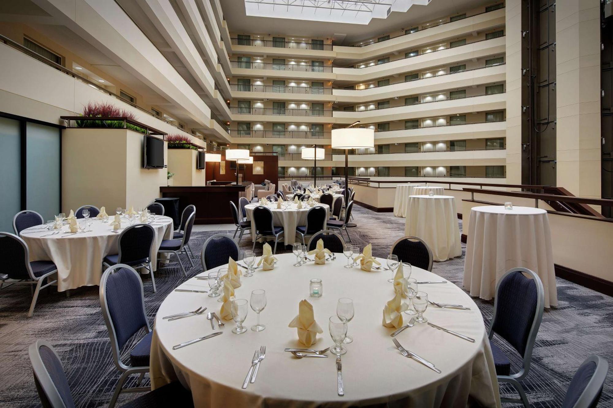 Embassy Suites By Hilton Detroit Troy Auburn Hills Esterno foto
