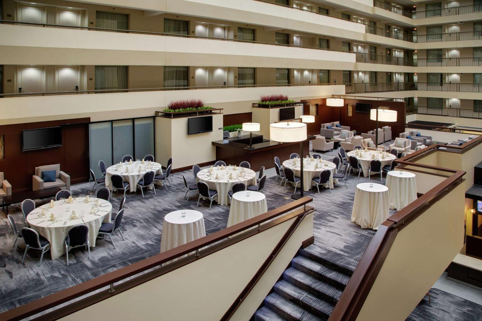 Embassy Suites By Hilton Detroit Troy Auburn Hills Esterno foto